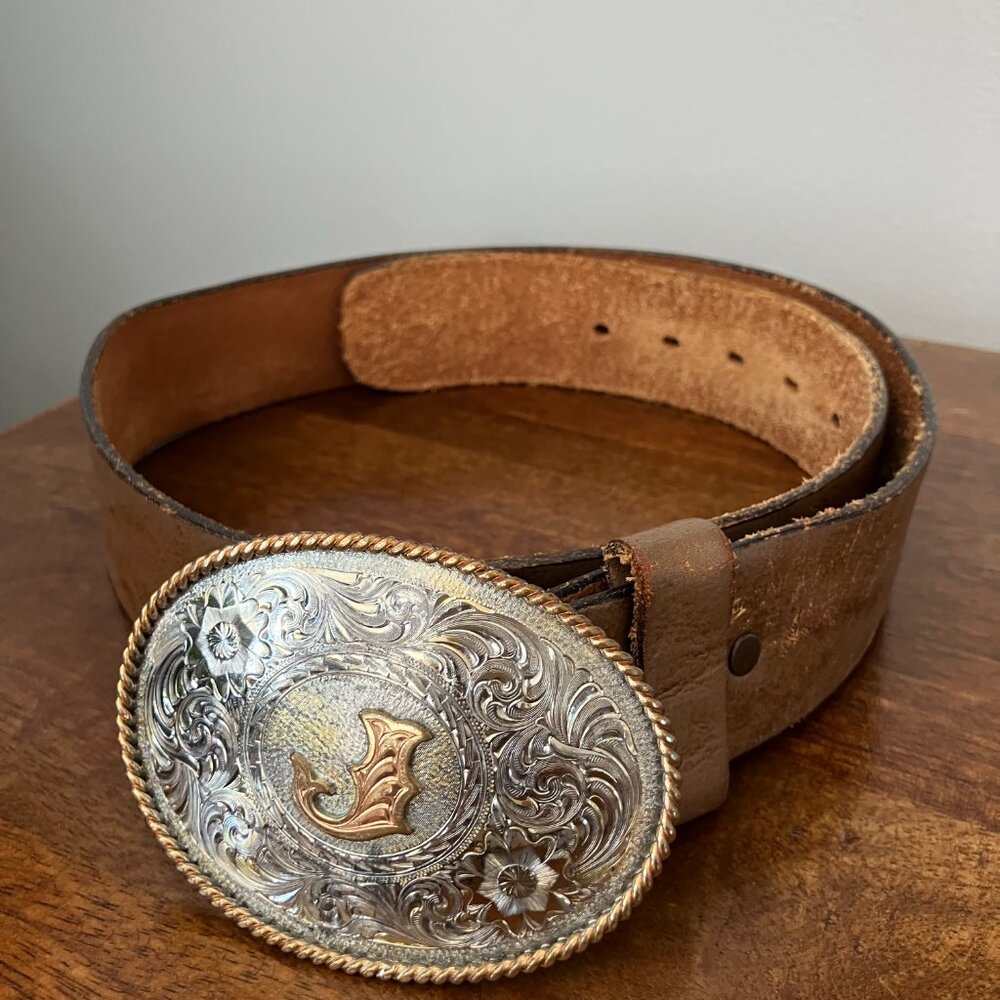 Montana SilverSmiths Cowboy/Cowgirl Initial Oval Silver Belt Buckle Leather Belt